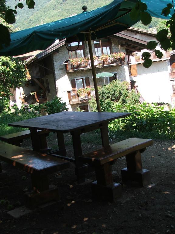 Antica Casa Ortensia Riva del Garda Luaran gambar