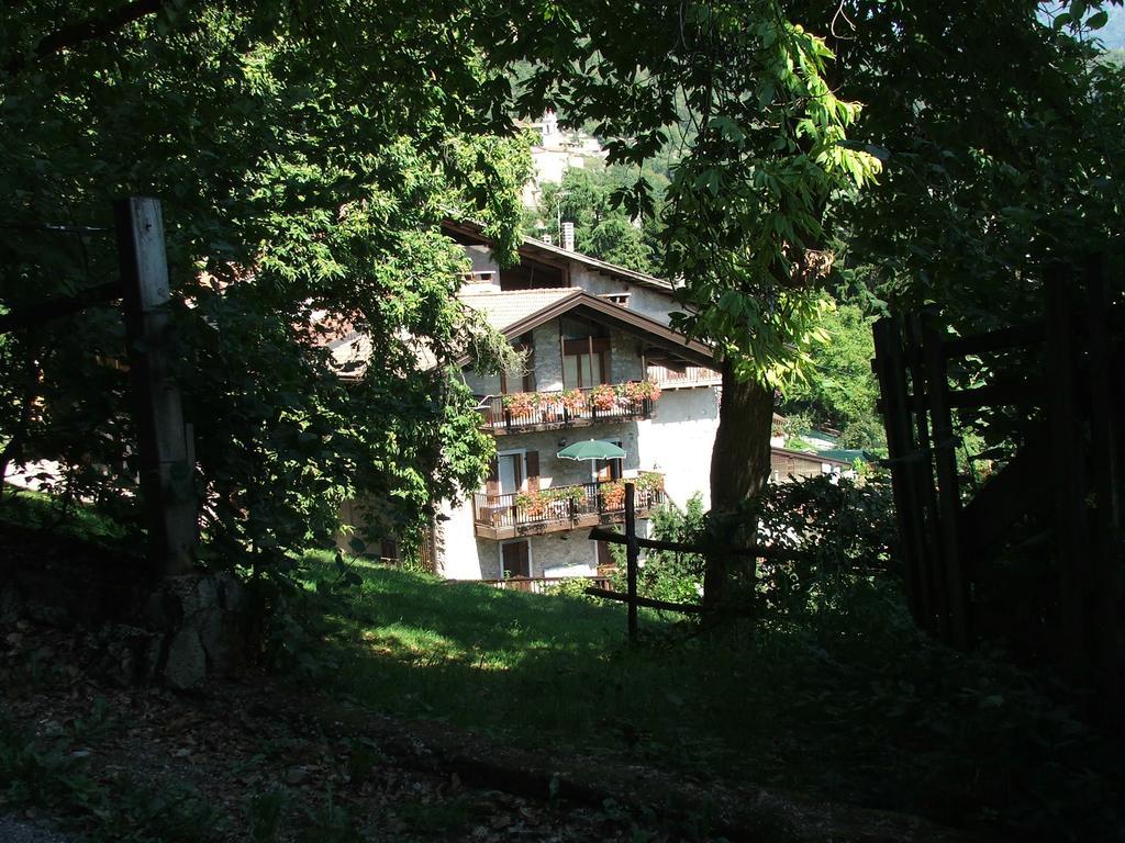 Antica Casa Ortensia Riva del Garda Luaran gambar
