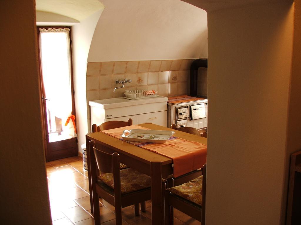 Antica Casa Ortensia Riva del Garda Luaran gambar
