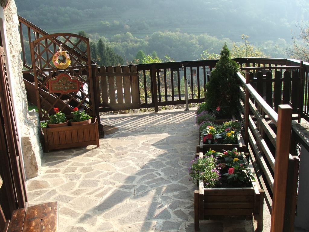 Antica Casa Ortensia Riva del Garda Luaran gambar